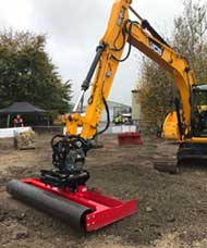 JCB JS130 digger with grading beam