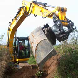 Cutting small gateway using the tiltrotator